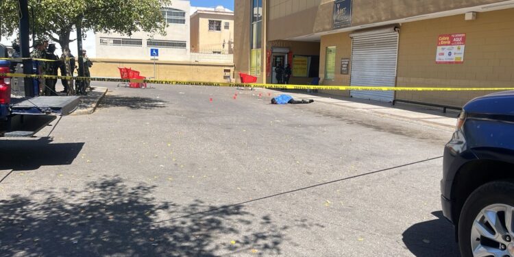 Asesinan a joven a balazos en el bulevar Lola Beltrán, en Culiacán