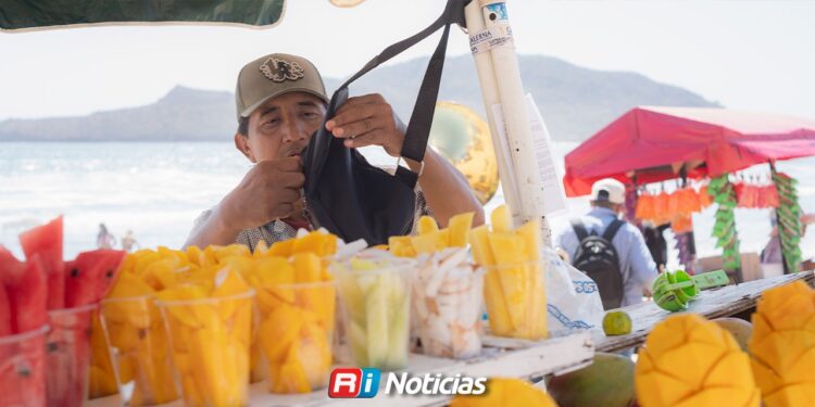 Vendedores de playa logran repunte durante puente en Mazatlán