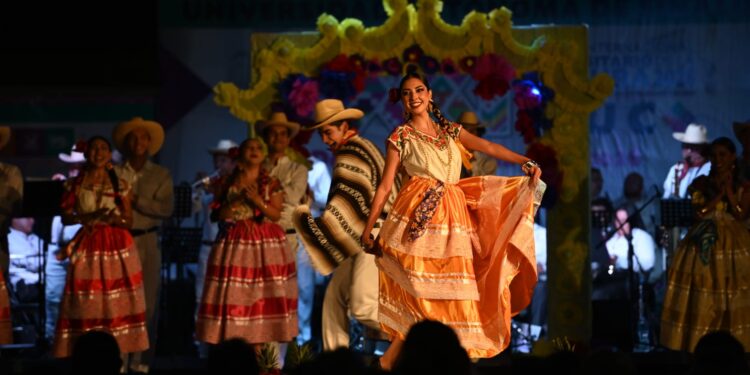 UAS festeja el 153 aniversario con el inicio del XXXI Festival Internacional Universitario de la Cultura, en la URS