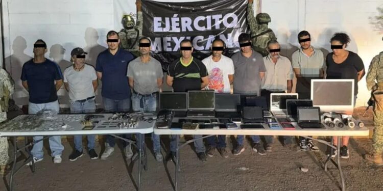 Catean casa de seguridad y detienen a 10 presuntos sicarios en el Infonavit Humaya, en Culiacán