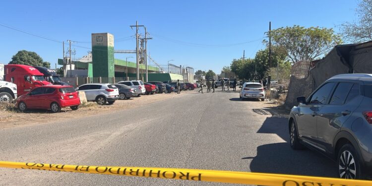 Localizan cuerpo envuelto en bolsa negra cerca de almacenes del IMSS en Culiacán