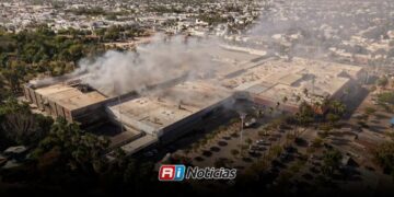Incendio en Los Mochis deja 4 personas en estado crítico e intoxica a 75 en plaza comercial