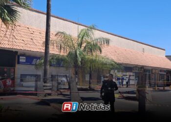 Tras 15 horas de labores, sofocan incendio en Plaza Fiesta de Los Mochis