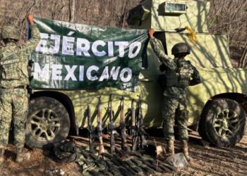 Ejército asegura “monstruo” blindado y arsenal en la sierra de Cosalá
