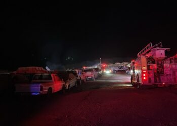 Incendio en pensión de la FGE deja más de 40 vehículos calcinados; confirman que camioneta vinculada a Cuén NO estaba en el sitio
