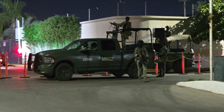 Cinco heridos deja enfrentamiento entre policías y civiles armados en Villas del Cedro, Culiacán