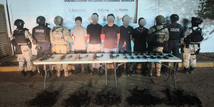 Detienen a cinco armados y aseguran lanzagranadas en Barrancos, Culiacán