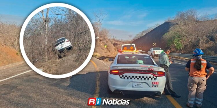 Localizan vehículo abandonado arriba de un cerro cerca del Libramiento Mazatlán-Culiacán