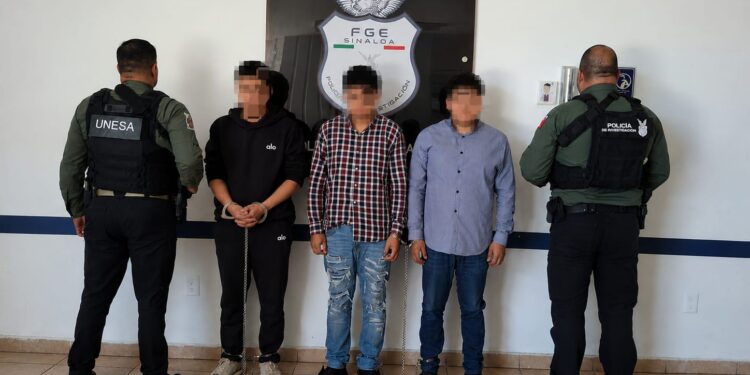 Detiene FGE a tres probables responsables de los delitos de homicidio agravado y feminicidio en Elota
