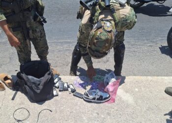 Marinos aseguran presunta droga en Mazatlán