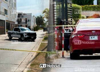 Asesinan a mujer a balazos afuera del Coto 14 en Real del Valle, en Mazatlán