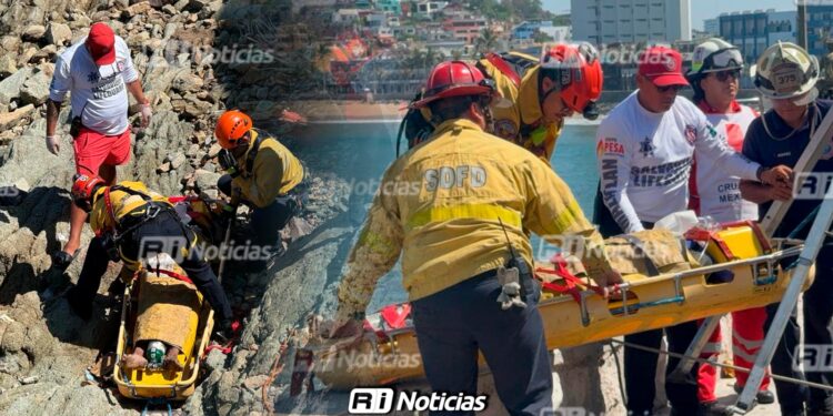 Hombre cae desde lo alto del malecón a la altura del monumento a Pedro Infante en Mazatlán