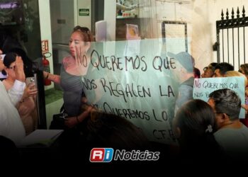 Bloquean accesos a oficinas del SAT y CFE en Mazatlán por altos cobros de luz