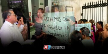 Bloquean accesos a oficinas del SAT y CFE en Mazatlán por altos cobros de luz
