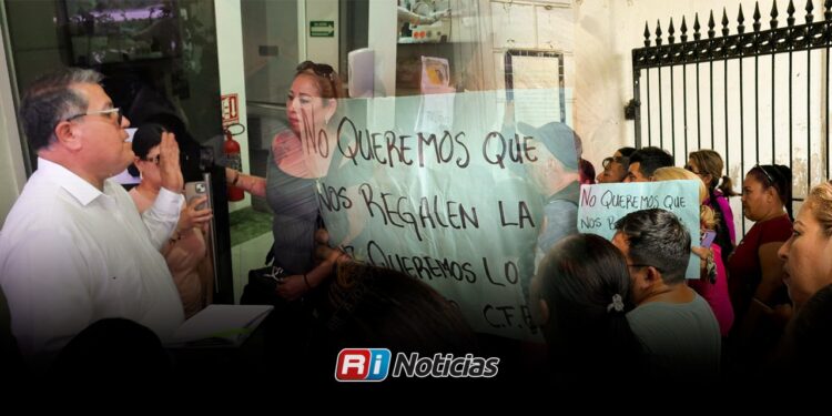 Bloquean accesos a oficinas del SAT y CFE en Mazatlán por altos cobros de luz