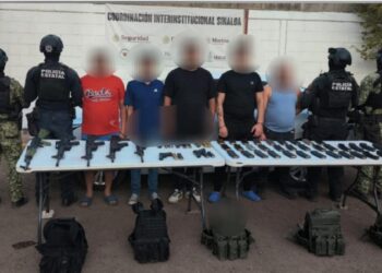 Tras denuncia anónima, capturan a siete civiles con arsenal y fentanilo