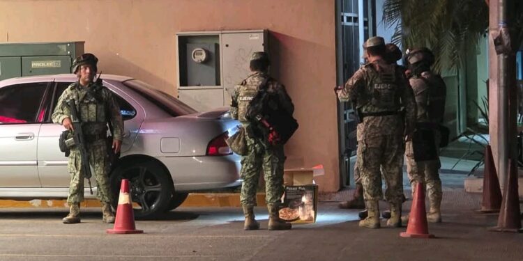 Abandonan hielera con presuntos restos humanos en el sector Palmito de Culiacán