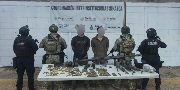 Grupo Interinstitucional detiene en Navolato a dos con arsenal, droga y un vehículo con reporte de robo