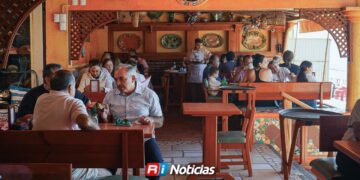 Restaurantes sin aire acondicionado resienten caída de clientes por calor en Mazatlán