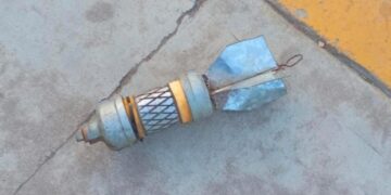 Aseguran presunto explosivo en el malecón de Escuinapa