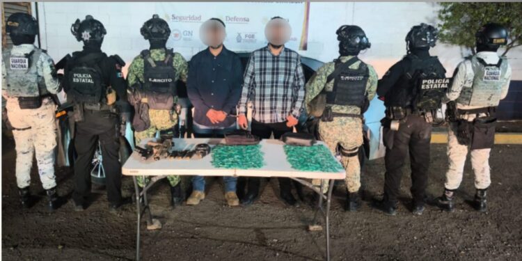 Detienen a dos personas con arsenal, droga y un vehículo con reporte de robo en Culiacán