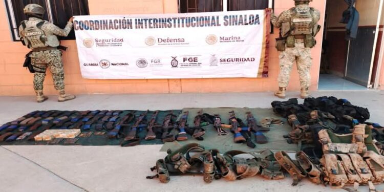 Ejército asegura armamento y equipo táctico en el municipio de Rosario