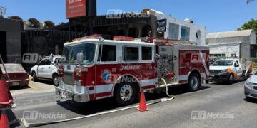 Fuga de gas moviliza a cuerpos de emergencia en plaza comercial de la Zona Dorada de Mazatlán