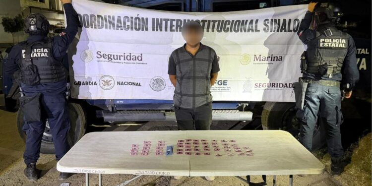 Detienen a sujeto con droga en La Foresta, en Mazatlán