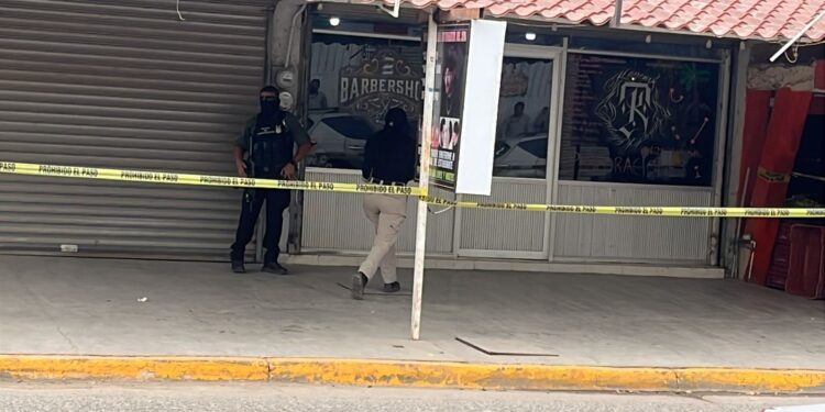 Atacan a balazos a hombre al interior de una barbería en Costa Rica, al sur de Culiacán