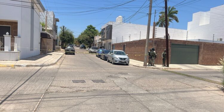 Localizan cuerpo envuelto en una cobija en la colonia Chapultepec, en Culiacán