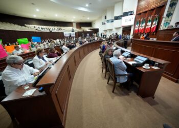 Diputadas y diputados dan lectura a cinco iniciativas y un dictamen