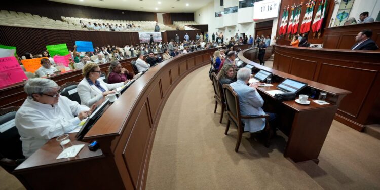 Diputadas y diputados dan lectura a cinco iniciativas y un dictamen