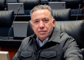 Enrique Inzunza regresa al Senado un día después de pedir licencia