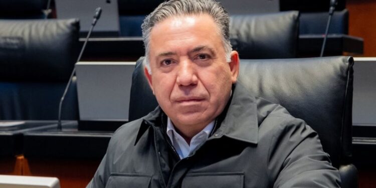 Enrique Inzunza regresa al Senado un día después de pedir licencia