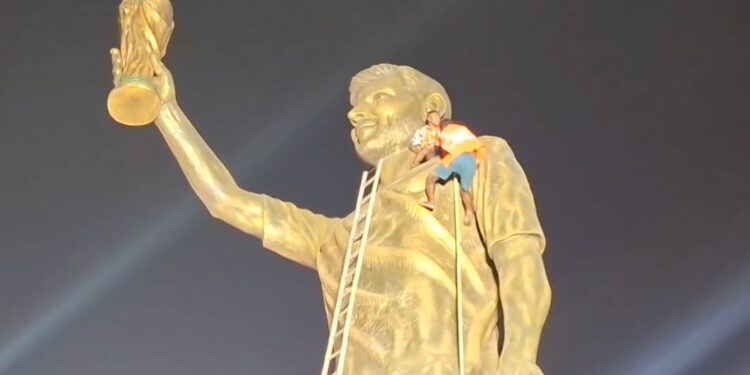 India retirará la estatua más alta del mundo de Messi tras incidentes de seguridad
