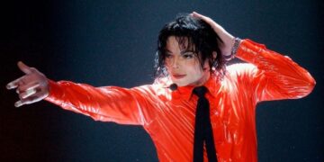 Surgen nuevas acusaciones contra Michael Jackson; familia exige indemnización millonaria