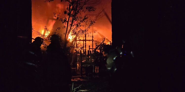 Incendio consume terminal y bodega de forraje en Concordia; las pérdidas serían millonarias