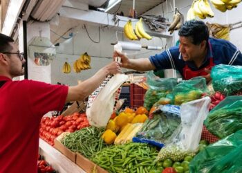 Jitomate y chiles lideran alzas de precio en abril; inflación se ubicó en 4.45%