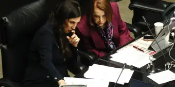 “La gobernadora de Chihuahua no escapará de la justicia; traicionó a la patria”: Morena