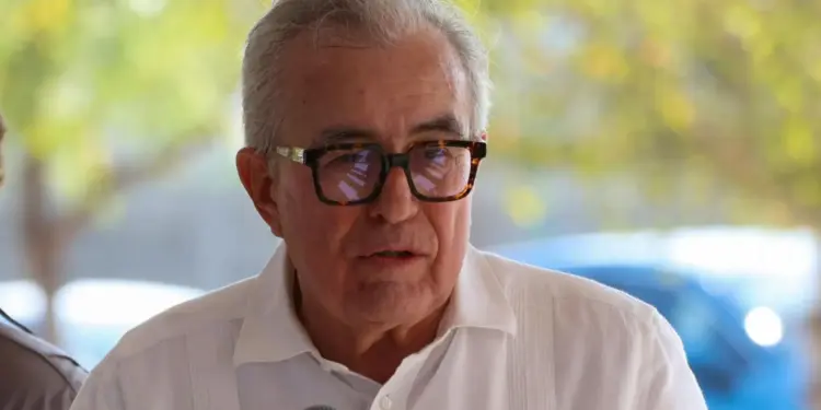 Crece la polémica por Rubén Rocha Moya: redes cuestionan su paradero tras solicitud de licencia
