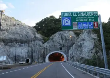 Fuerte afluencia vehicular hacia Mazatlán por puente, principalmente desde Durango