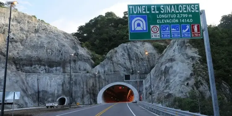 Fuerte afluencia vehicular hacia Mazatlán por puente, principalmente desde Durango