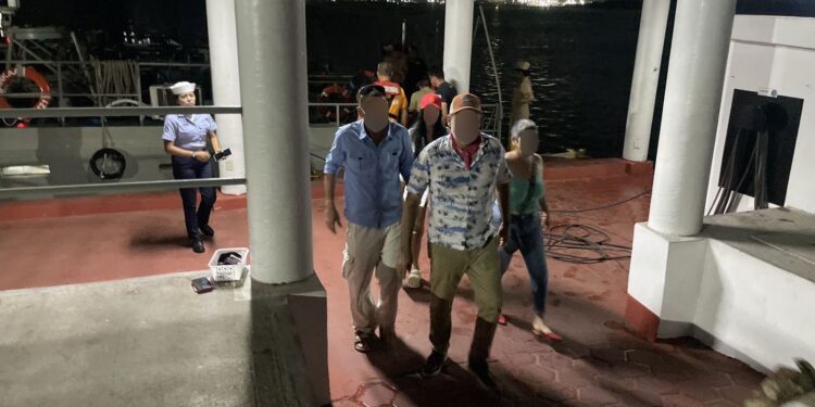 Marina realizó la evacuación de una embarcación en inmediaciones de la Isla Venados en Mazatlán