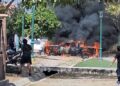 Camioneta queda reducida a cenizas tras incendiarse en la colonia Francisco Villa, en Mazatlán