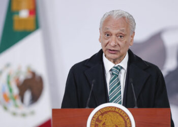 Acusan de violencia doméstica a Víctor Rodríguez, exdirector de Pemex