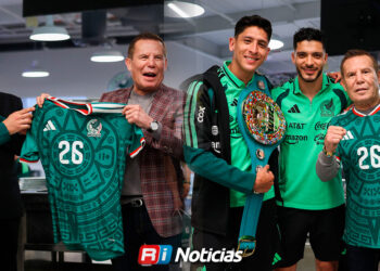 Julio César Chávez visita a la Selección Mexicana previo al Mundial 2026
