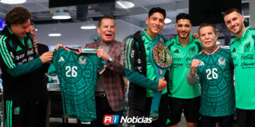 Julio César Chávez visita a la Selección Mexicana previo al Mundial 2026