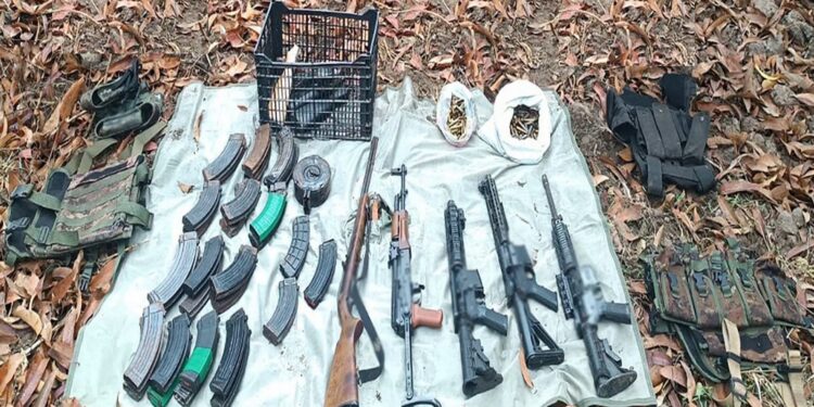 Desmantelan campamento en Elota; aseguran armas y equipo táctico