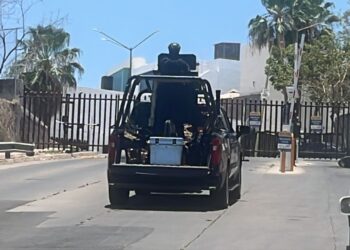Aseguran dos vehículos robados tras operativo en residencial Interlomas, Culiacán