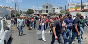 Evacúan guardería y clínica del IMSS de Mazatlán por fuerte olor a gas